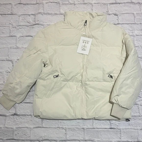 Winter Cream Cropped Puffer Jacket With a Stand up Collar. - Picture 2 of 8